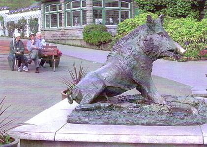 Pat enjoyed examining this bronze boar in Canada’s Butchart Gardens.