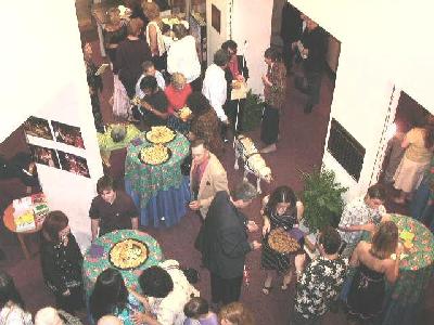 Federationists and community members enjoyed a fun-filled evening
at the second annual Celebrate Life with the NFB of
California in March, 2004.